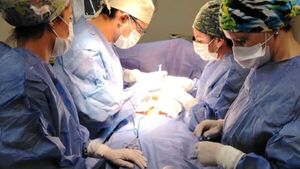 En Hospital de Calle'i extraen un tumor de 12 kilos a paciente de 50 años