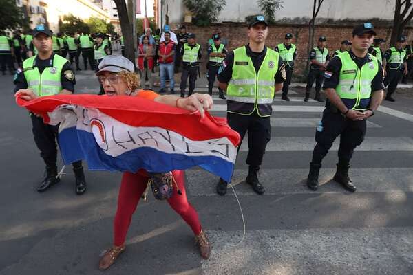 AUDIO: Radiografía de la mujer paraguaya, según el INE  - Ancho Perfil - ABC Color