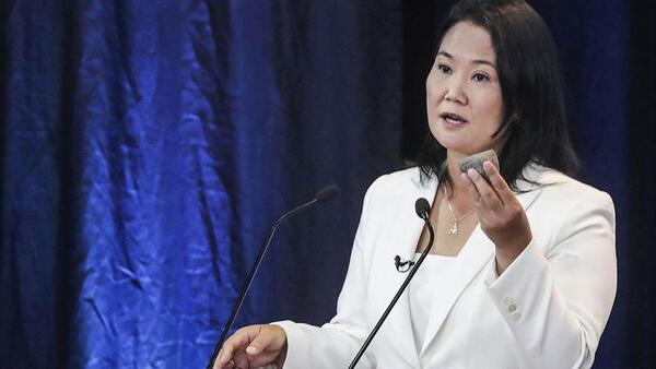 Keiko Fujimori insiste en sus advertencias sobre el nuevo presidente poco antes de que tome posesión su gabinete