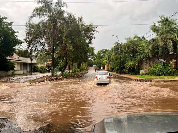 Video: denuncian riesgos e inundaciones por obras inconclusas en el barrio Santo Domingo - Nacionales - ABC Color