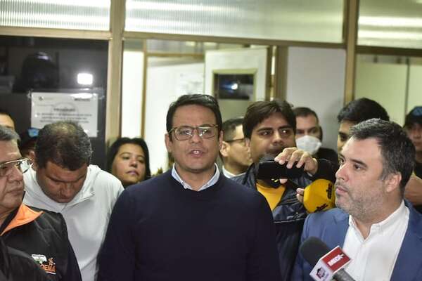 Peña premia con un “zoquete” a Nelson Mora, exasesor de Nenecho - Política - ABC Color