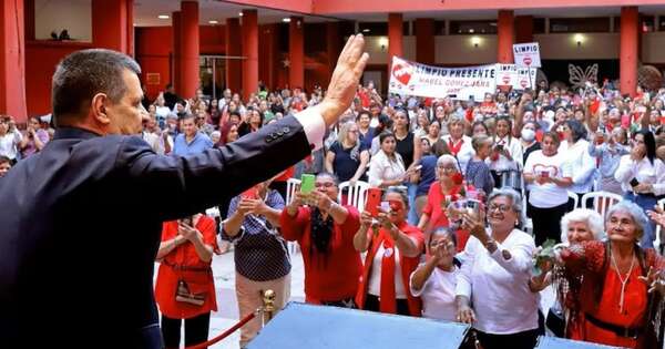 La Nación / Cartes destaca rol de la mujer en el histórico resurgir del país