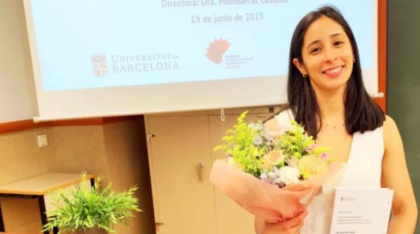 Becaria de BECAL con distinción honorifica Cum Laude en universidad de España
