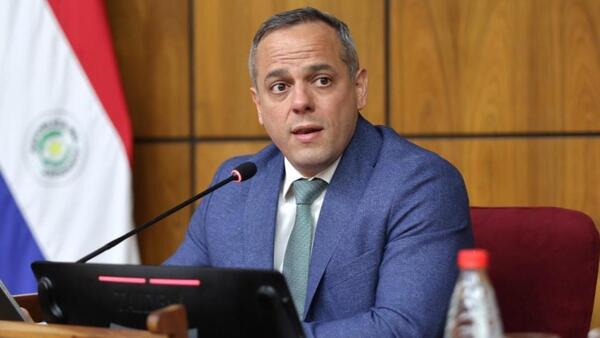 Contralor cuestiona regulación discrecional de honorarios en instituciones públicas