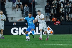 Clásico blanco y negro en el Defensores