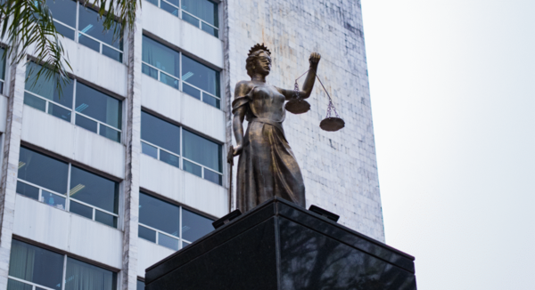 Mafia de pagarés: Defensora pública logra levantar remate y devolución de dinero a docente jubilado - Judiciales.net