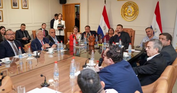 Legisladores opositores, críticos contra el titular del IPS