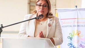 Gobernadora de Concepción defiende millonarios gastos en fiesta de 15 años de su hija