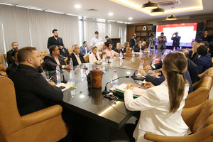 IPS admite colapso financiero y empuja reforma, mientras persisten reclamos de asegurados