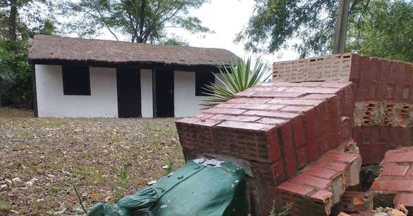 Diario HOY | Vándalos destruyeron monumento del Gral. José Eduvigis Díaz en Pirayú