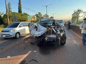 Violento choque en la Ruta PY06 deja un herido y graves daños materiales