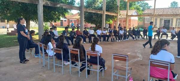 Caja fiscal: docentes inician “paro activo” para debatir con estudiantes sobre la reforma - Nacionales - ABC Color