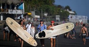 La Nación / El Tunco, de enclave pandillero a nuevo imán de turistas