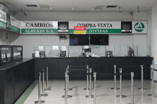 Asalto y toma de rehén en casa de cambios en Ciudad del Este - Noticiero Paraguay