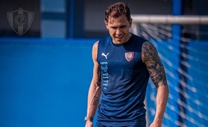 Bava patea el tablero en Cerro Porteño: Mosquera por Domínguez, Piris por Morel y Paredes por Aliseda