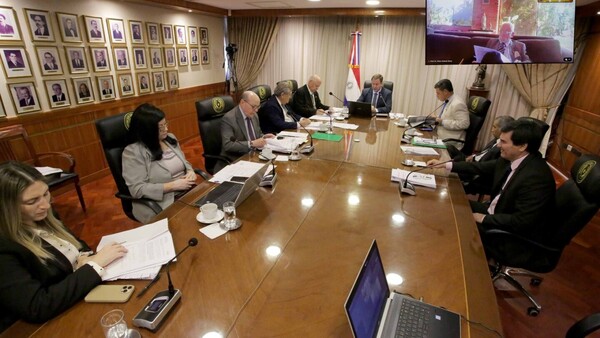 En primera sesión de Martínez Simón, hubo dura crítica de Ríos por acumular poder