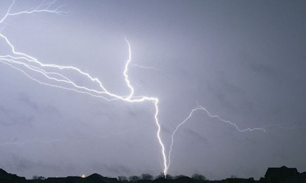 Caída de rayo en Juan de Mena deja un fallecido y un herido - OviedoPress