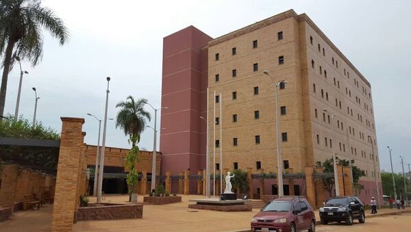 Investigan muerte de mujer que se arrojó desde la azotea del Palacio de Justicia