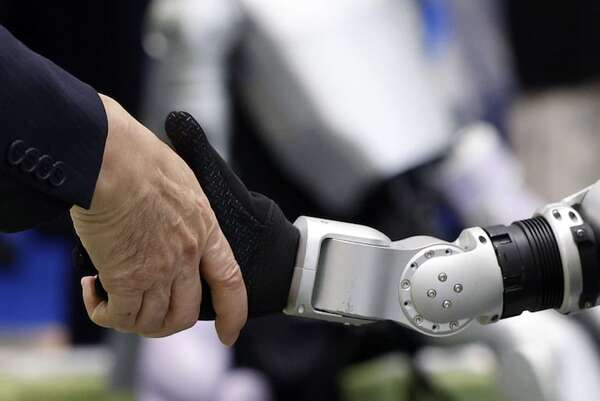 Japón presenta un monje robot que da consejos espirituales con IA - Tecnología - ABC Color