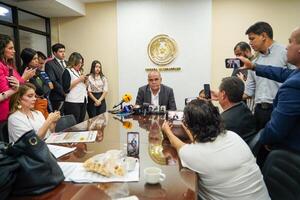 "Como político hay que evitar las ostentaciones", afirma Bachi sobre la fiesta de 15 años de la hija de una gobernadora