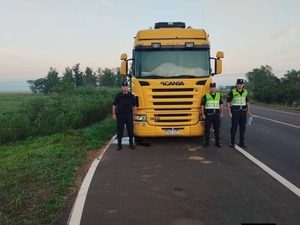 Abandonaron camión cisterna robado en Fulgencio Yegros