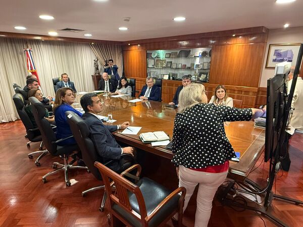 Corte y Ejecutivo evalúan mejoras en justicia penal juvenil - PDS RADIO Y TV