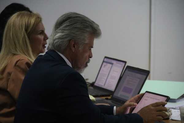 Pruebas clave quedan confirmadas en proceso contra exministro Arnaldo Giuzzio - PDS RADIO Y TV