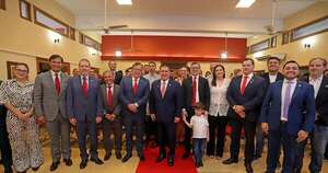 La Nación / Cartes asistió al acto de presentación del libro de José Duarte