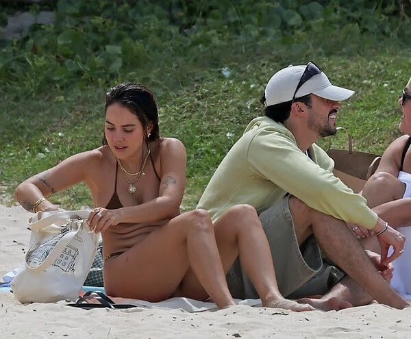 Popular / Bad Bunny con su novia "recuperada"