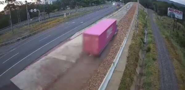 Video: camión sin frenos utilizó rampa de emergencia y evitó accidente en Ypacaraí - Nacionales - ABC Color