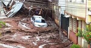 La Nación / Familiares buscan a desaparecidos tras lluvias en Brasil: 63 muertos