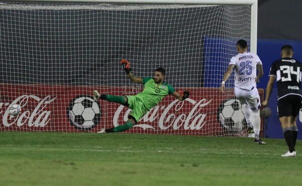 Nacional derrota a Olimpia y aplaza por una semana el festejo de Libertad