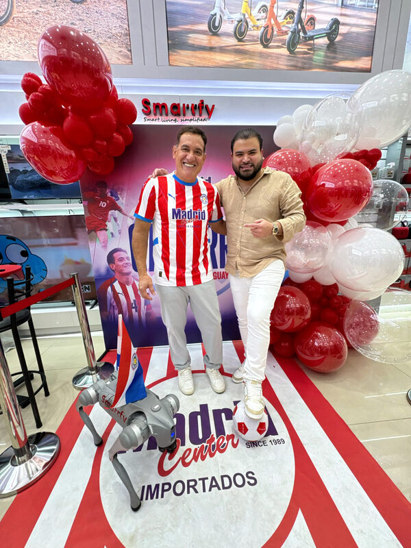 Popular / El histórico Carlos Gamarra recibió el cariño de la afición esteña