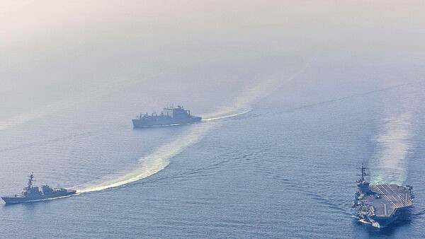 Irán y EEUU se sientan a negociar al calor de los tambores de guerra