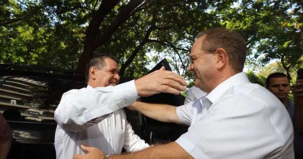 La Nación / Honor Colorado presentó sus listas de concejales en Asunción