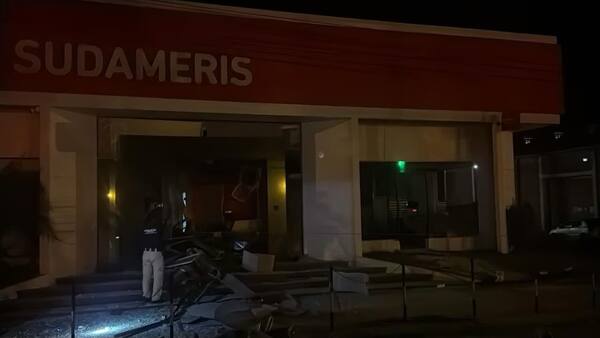 EN ATRACO TIPO COMANDO SE LLEVAN 1.000 MILLONES DE BANCO EN NARANJAL