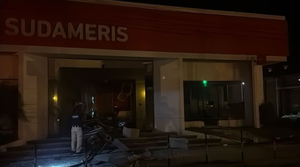 Entre 20 asaltaron y detonaron un banco: robaron al menos G. 1.000 millones