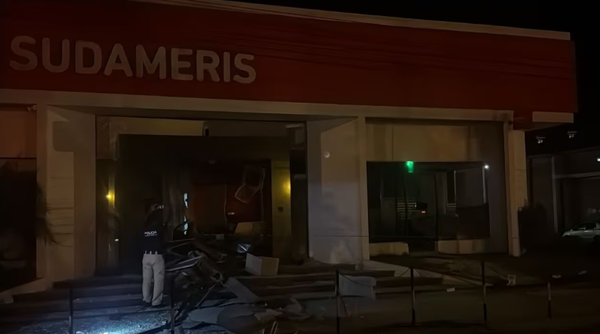 Entre 20 asaltaron y detonaron un banco: robaron al menos G. 1.000 millones