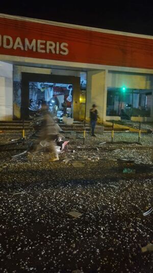Asalto con explosivos a entidad bancaria en Alto Paraná: sustraen millonaria suma