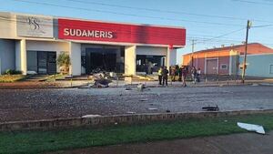 Delincuentes dinamitaron la bóveda de un banco