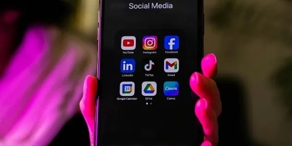 Grecia busca prohibir uso de redes sociales a los menores de 15 años - Portal Digital Cáritas Universidad Católica