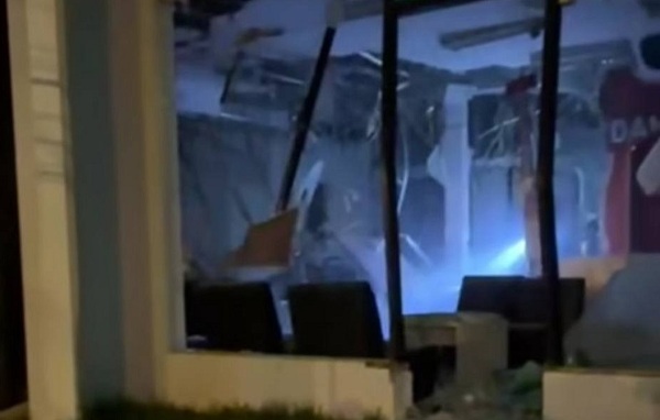 Atacan con explosivos sucursal bancaria en Naranjal