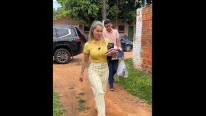 Dipu colo'o repartió regalos por el Día de la Mujer en una camioneta 0Km