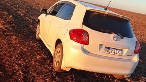 Hallan vehículo abandonado tras ataque con explosivos a banco en Naranjal