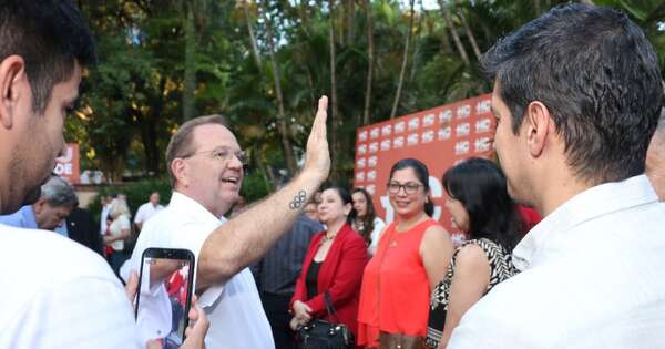 Diario HOY | Funcionarios públicos colorados expresan respaldo a Camilo Pérez