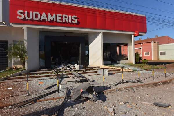 AUDIO: Militares intervienen tras asalto con explosivos en Naranjal  - A La Gran 7-30 - ABC Color