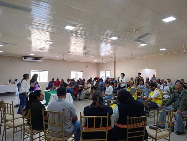 Pobladores de Mariscal Estigarribia se informaron sobre obras y alcances del Hospital General del Chaco