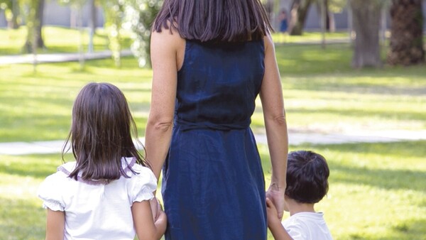 Paraguaya quiere ver a sus hijos que su expareja llevó a Brasil