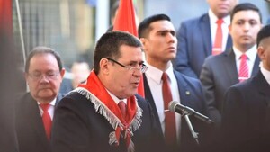 Destinan seguridad policial de 24 horas para Cartes en el hospital