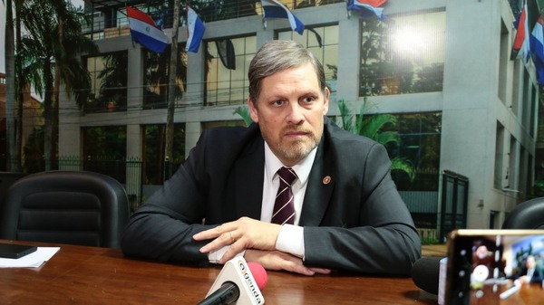 Senador Chase respalda cooperación de las FF.AA en la defensa interna